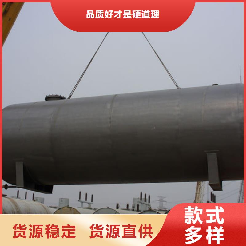 库存充足的双层油罐基地
