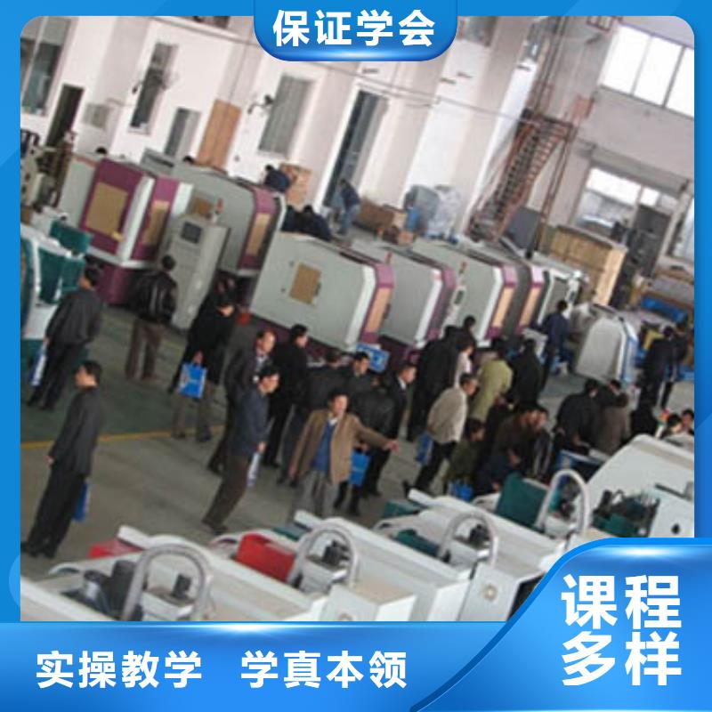 【数控培训特色小吃学校学真技术】