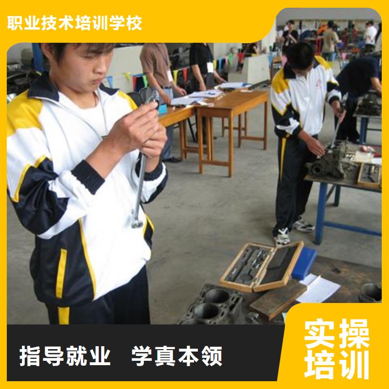 虎振汽修挖掘机培训实操教学