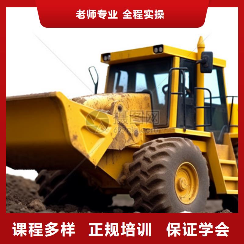 口碑好的挖掘机铙机学校 挖掘机钩机学校招生电话|