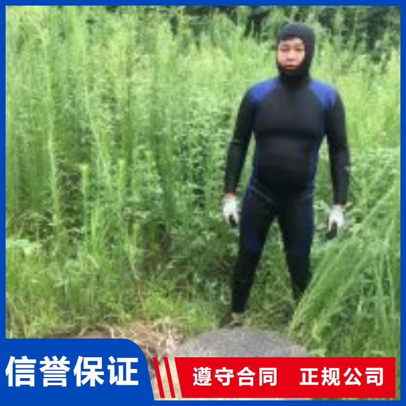 潜水员水下焊接团队