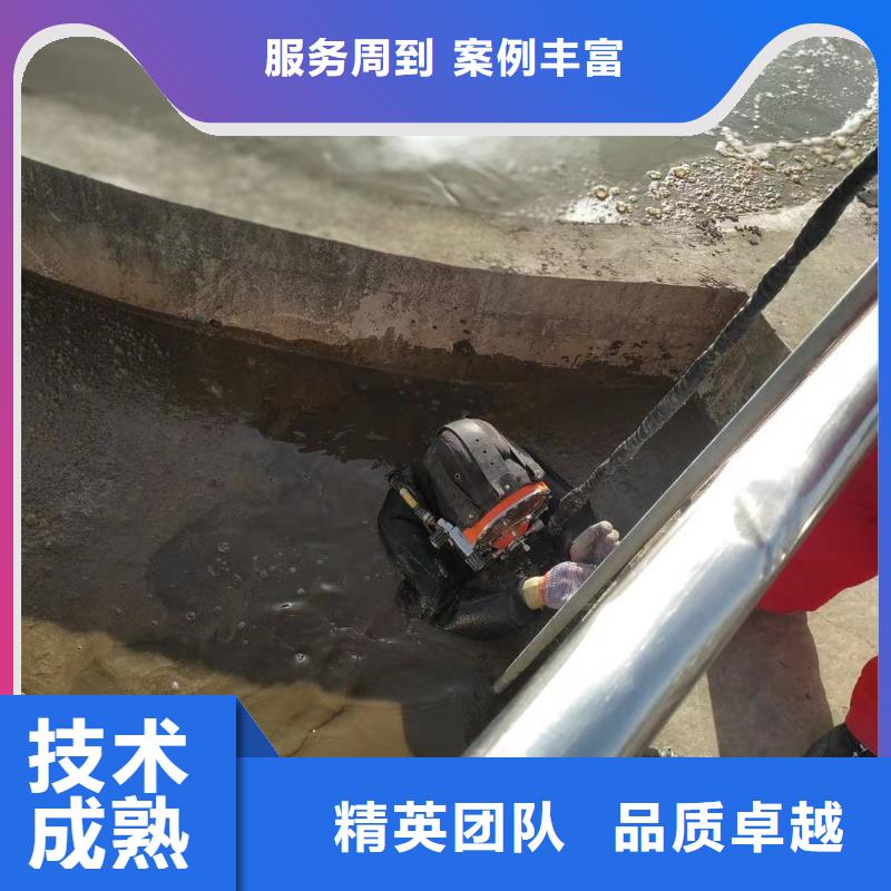 潜水服务公司水下拆除工程团队