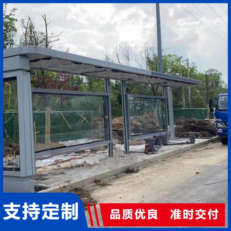 滚动灯箱公交站台实拍展现现代公交站台