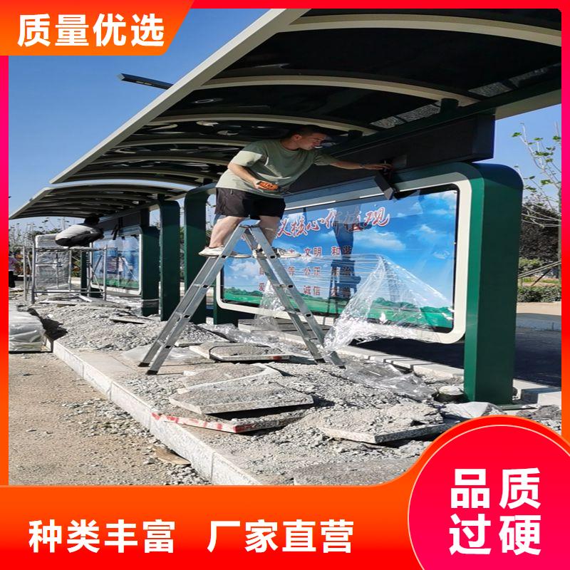 滚动灯箱公交站台实拍展现现代公交站台